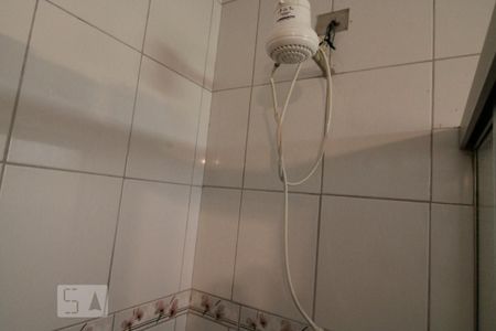 Casa à venda com 300m², 4 quartos e 3 vagasChuveiro do banheiro suíte 1