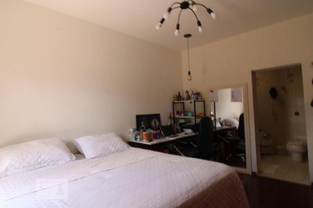 Casa à venda com 300m², 4 quartos e 3 vagasSuíte 3