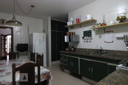 Casa à venda com 300m², 4 quartos e 3 vagasCozinha