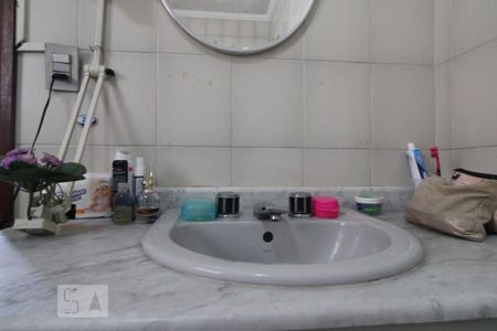 Casa à venda com 300m², 4 quartos e 3 vagasPia do banheiro da suíte 2