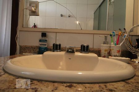 Casa à venda com 300m², 4 quartos e 3 vagasPia do banheiro da suíte 1