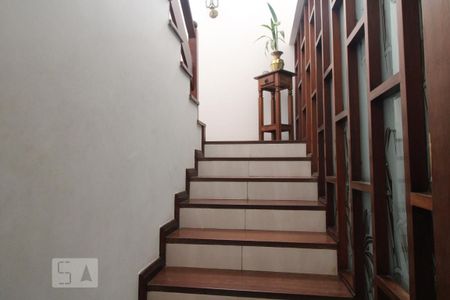 Escada de casa para alugar com 4 quartos, 300m² em Vila Cordeiro, São Paulo