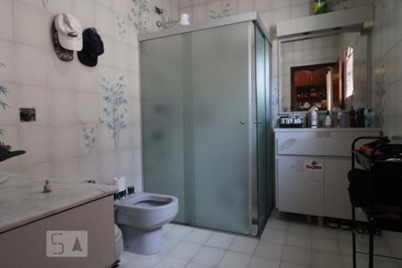 Casa à venda com 300m², 4 quartos e 3 vagasBanheiro da suíte 2