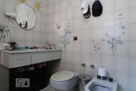 Casa à venda com 300m², 4 quartos e 3 vagasBanheiro da suíte 2