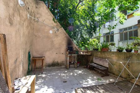 Apartamento à venda com 237m², 4 quartos e sem vaga Apartamento à venda com 237m², 4 quartos e sem vagaVaranda