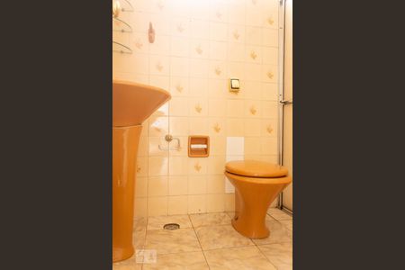 Casa para alugar com 80m², 2 quartos e 2 vagas Casa para alugar com 80m², 2 quartos e 2 vagasBanheiro