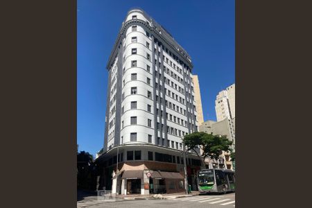 Apartamento à venda com 45m², 1 quarto e sem vaga Apartamento à venda com 45m², 1 quarto e sem vagaFachada