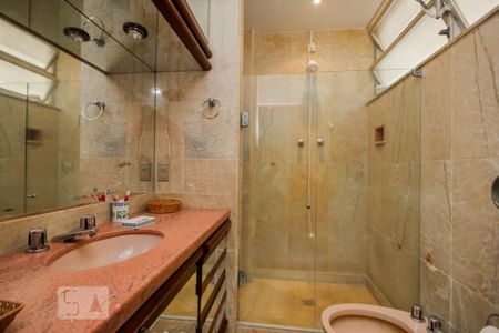 Apartamento à venda com 300m², 4 quartos e 3 vagasBanheiro  - Suite