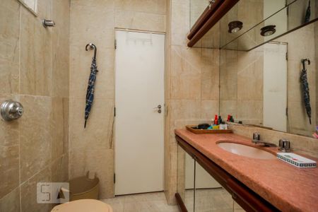 Apartamento à venda com 300m², 4 quartos e 3 vagasBanheiro  - Suite