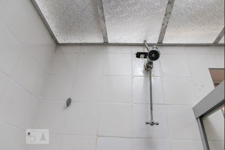 Chuveiro de kitnet/studio para alugar com 1 quarto, 45m² em Liberdade, São Paulo