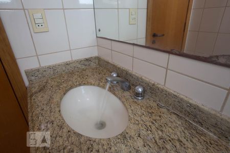 Apartamento para alugar com 147m², 4 quartos e 2 vagasBanheiro da suíte 1 - pia
