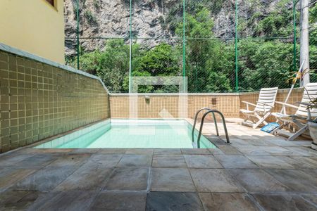 Casa à venda com 270m², 3 quartos e 3 vagasPiscina