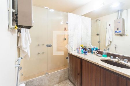 Casa à venda com 270m², 3 quartos e 3 vagasBanheiro da Suíte