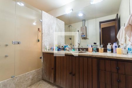 Casa à venda com 270m², 3 quartos e 3 vagasBanheiro da Suíte