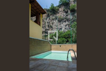 Casa à venda com 270m², 3 quartos e 3 vagasPiscina