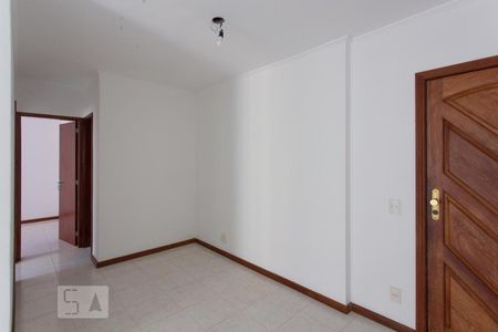Sala de apartamento para alugar com 2 quartos, 58m² em Barra da Tijuca, Rio de Janeiro