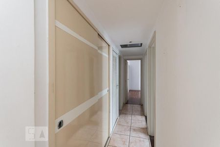 Apartamento à venda com 93m², 4 quartos e 1 vagaCorredor