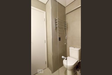 Banheiro suíte de apartamento à venda com 1 quarto, 29m² em Alphaville Industrial, Barueri