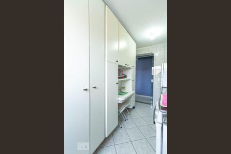 Apartamento à venda com 50m², 2 quartos e 1 vaga Apartamento à venda com 50m², 2 quartos e 1 vagaCozinha e área de serviço