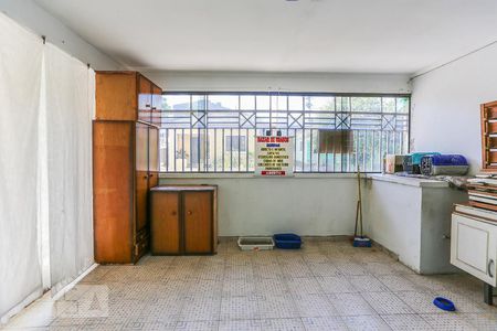 Sala de Estar Vista de casa à venda com 6 quartos, 220m² em Ferreira, São Paulo