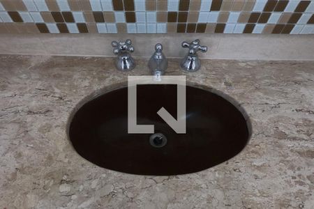 Apartamento à venda com 102m², 2 quartos e 2 vagas Apartamento à venda com 102m², 2 quartos e 2 vagasBanheiro da Suíte