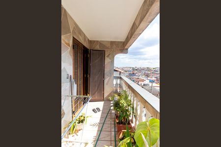 Sacada de casa à venda com 6 quartos, 300m² em Vila Nhocune, São Paulo