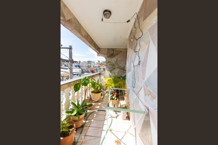 Sacada de casa à venda com 6 quartos, 300m² em Vila Nhocune, São Paulo