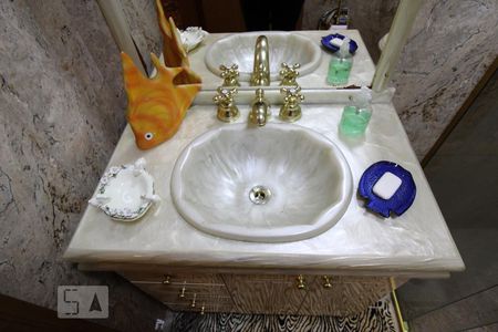 Casa à venda com 347m², 4 quartos e 3 vagasDetalhe do Banheiro 4 - Pia