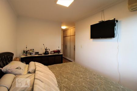 Suíte de casa à venda com 4 quartos, 347m² em Vila Romana, São Paulo