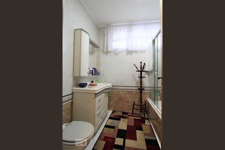 Casa à venda com 347m², 4 quartos e 3 vagasBanheiro da suíte