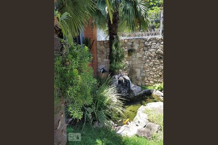 Casa à venda com 347m², 4 quartos e 3 vagasJardim - Pequeno lago com peixes