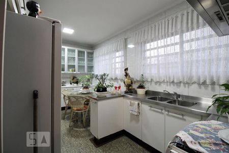 Casa à venda com 347m², 4 quartos e 3 vagasCozinha