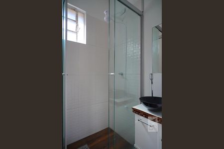 Banheiro de kitnet/studio para alugar com 1 quarto, 26m² em Bom Fim, Porto Alegre