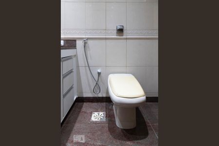 Apartamento para alugar com 120m², 3 quartos e 1 vaga Apartamento para alugar com 120m², 3 quartos e 1 vagaBanheiro social