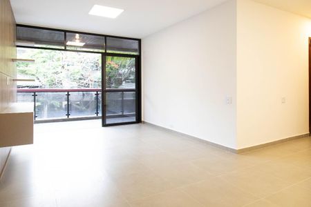 Apartamento para alugar com 120m², 3 quartos e 1 vaga Apartamento para alugar com 120m², 3 quartos e 1 vagaSala