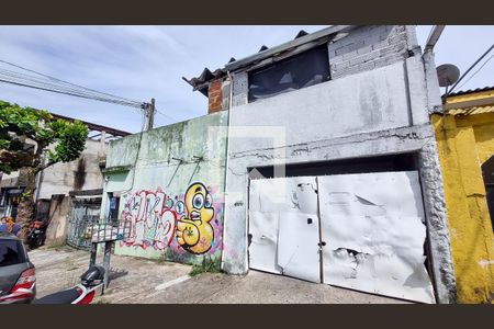 Fachada de casa para alugar com 1 quarto, 40m² em Parque Pinheiros, Taboão da Serra