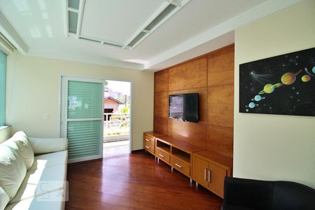 Sala de TV de casa de condomínio à venda com 6 quartos, 420m² em Parque Terra Nova Ii, São Bernardo do Campo