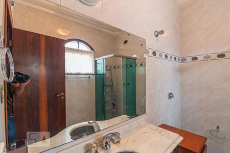 Casa à venda com 305m², 3 quartos e 5 vagas Casa à venda com 305m², 3 quartos e 5 vagasBanheiro da Suite 2 - Espelho