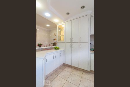 Casa à venda com 305m², 3 quartos e 5 vagas Casa à venda com 305m², 3 quartos e 5 vagasCozinha - Armários