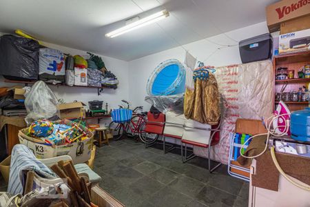 Casa à venda com 305m², 3 quartos e 5 vagas Casa à venda com 305m², 3 quartos e 5 vagasQuarto de Serviço