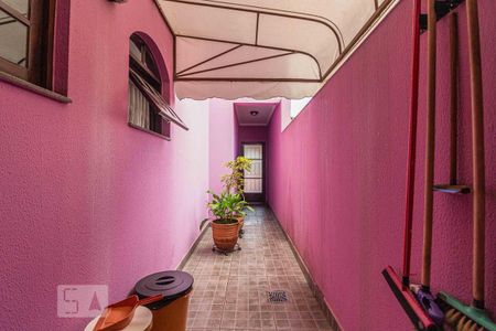 Casa à venda com 305m², 3 quartos e 5 vagas Casa à venda com 305m², 3 quartos e 5 vagasCorredor Externo