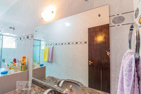 Casa à venda com 305m², 3 quartos e 5 vagas Casa à venda com 305m², 3 quartos e 5 vagasBanheiro da Suite 1 - Espelho