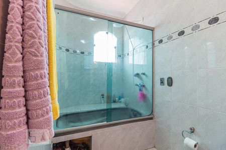 Casa à venda com 305m², 3 quartos e 5 vagas Casa à venda com 305m², 3 quartos e 5 vagasBanheiro da Suite 1