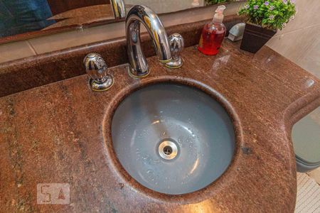 Casa à venda com 305m², 3 quartos e 5 vagas Casa à venda com 305m², 3 quartos e 5 vagasLavabo - Torneira