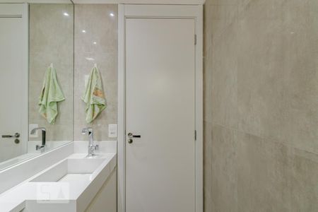 Apartamento à venda com 74m², 3 quartos e 2 vagas Apartamento à venda com 74m², 3 quartos e 2 vagasBanheiro da Suíte