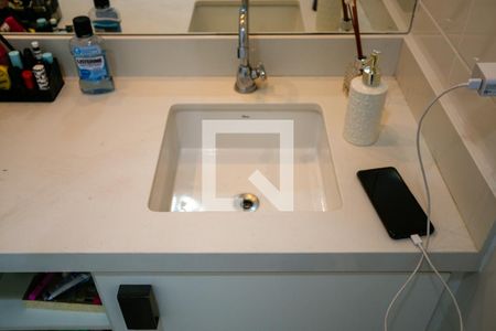 Apartamento à venda com 73m², 2 quartos e 2 vagasBanheiro da Suíte