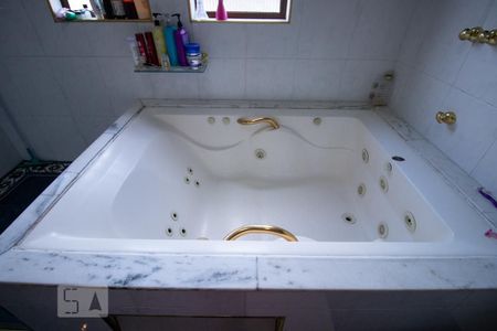 Casa à venda com 600m², 8 quartos e 4 vagasBanheiro da Suíte 2