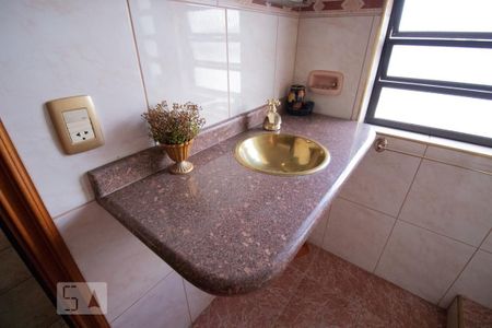 Casa à venda com 600m², 8 quartos e 4 vagasBanheiro da Suíte 4