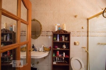 Casa à venda com 600m², 8 quartos e 4 vagasBanheiro da Suíte 1