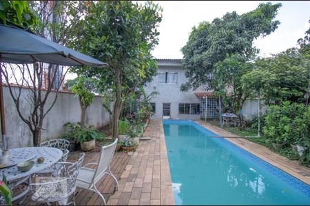 Casa à venda com 600m², 8 quartos e 4 vagasÁrea Externa - Piscina